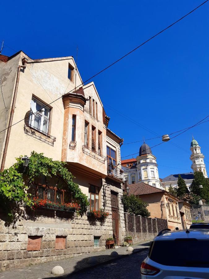 Старовинні Апартаменти У Центрі Міста Uzhhorod Exterior photo