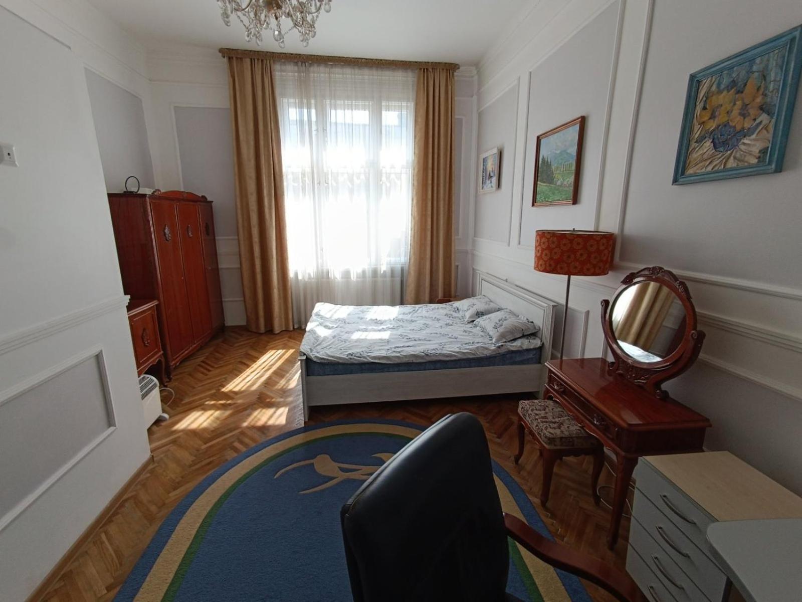 Старовинні Апартаменти У Центрі Міста Uzhhorod Exterior photo